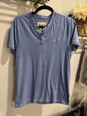 Men's Medium Blue Henley Tshirt Hollister ** Read Full Description